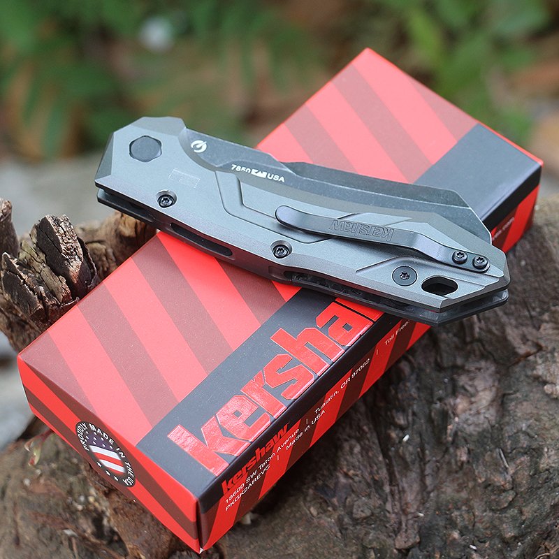 CNC'S COMPUTER ALUMINUM HANDLER, A DECORATED FIELD KNIFE, A HIGH-HARD CARBON-FIBRE FOLDING KNIFE TO PROTECT THE FIELD