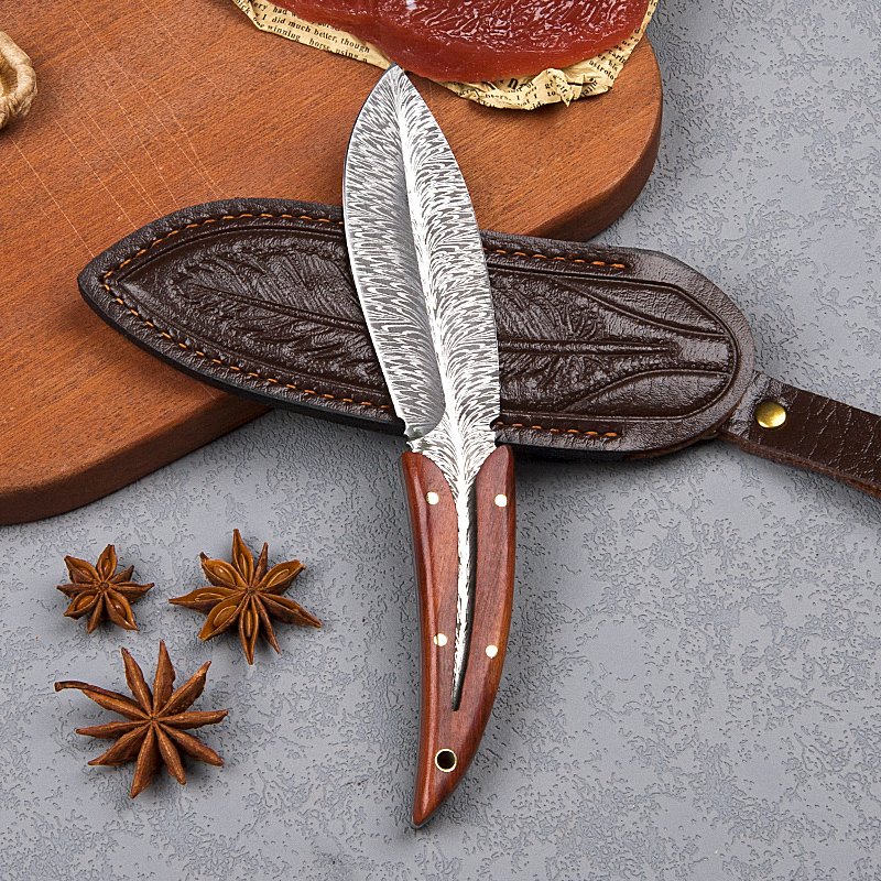 The feather-bearers camped in the open with meat knives and roasted with knives and fruit and tea knives