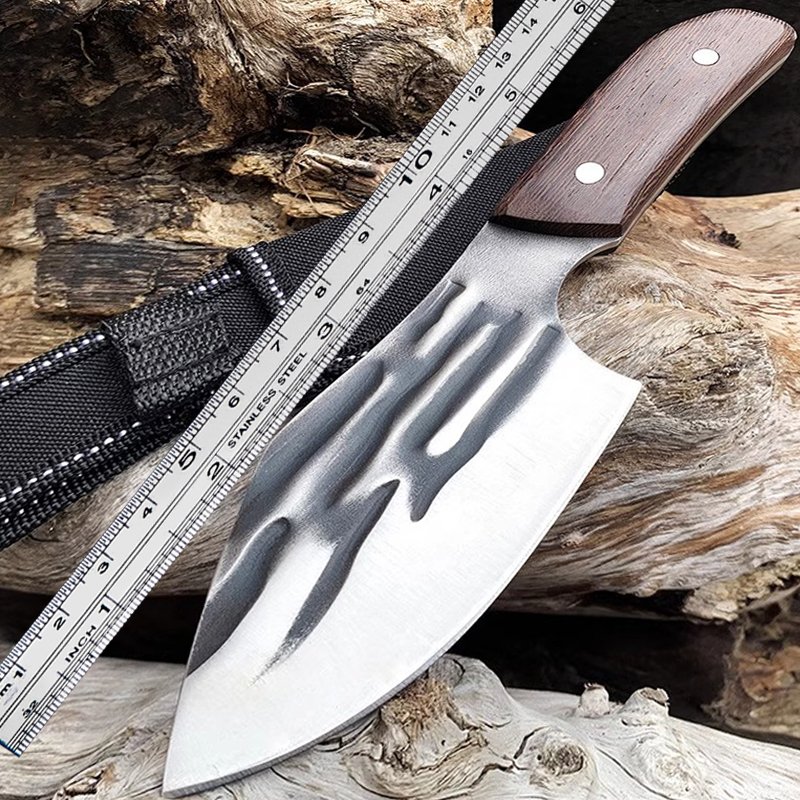The field camp for outdoor survival uses a lot of knives with a high-strength