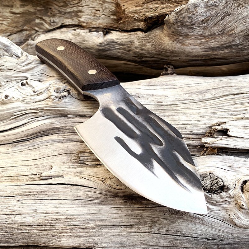 The field camp for outdoor survival uses a lot of knives with a high-strength