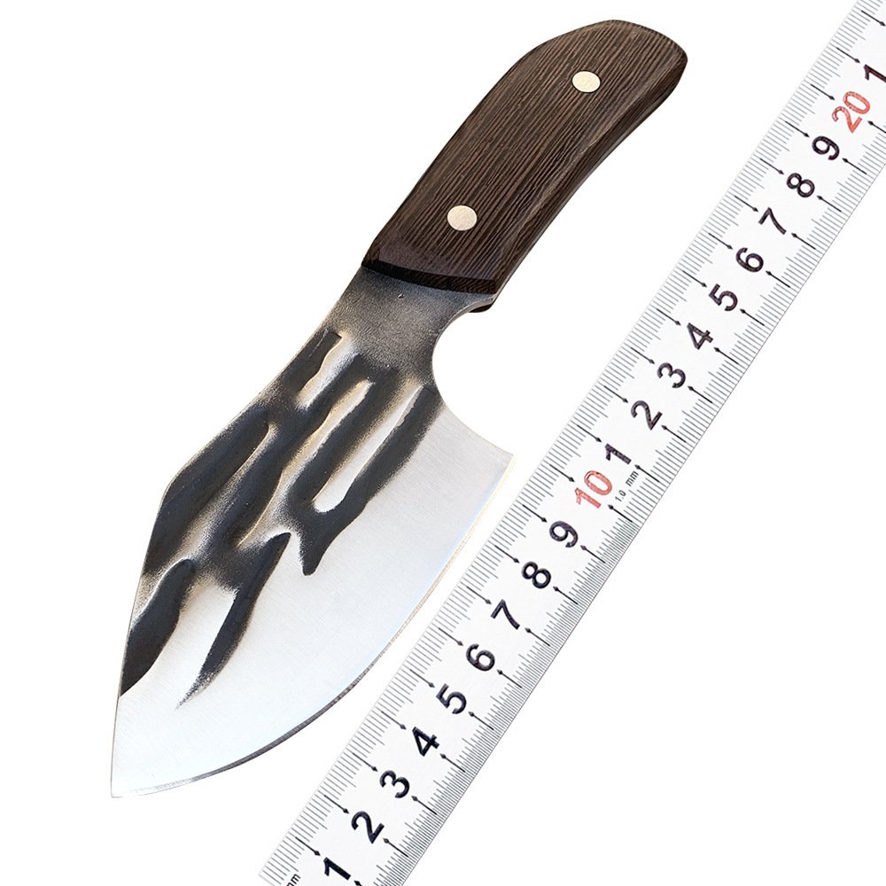 The field camp for outdoor survival uses a lot of knives with a high-strength