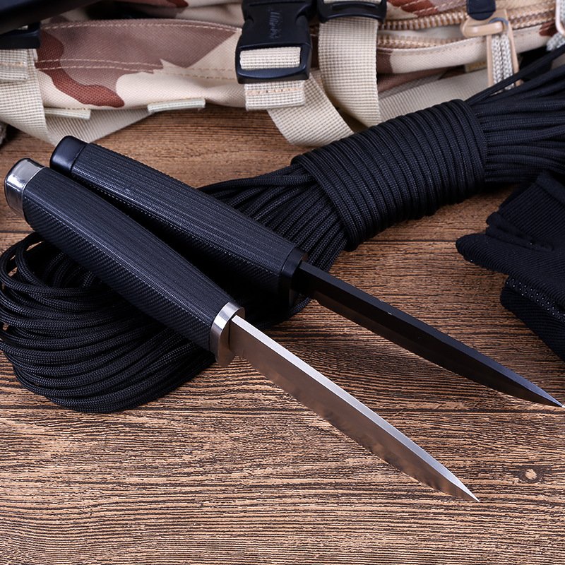 With a sharp and high-strength tactical defensive camp, a straight knife, a fruit knife, a cold weapon