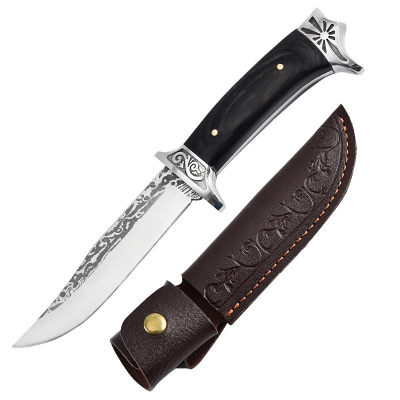 A wolf-headed open-door survival knife and a straight-on-the-field field-defeating