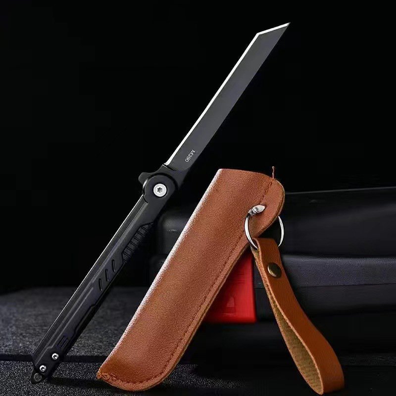 A small knife on the outside and a slashing knife on the camp