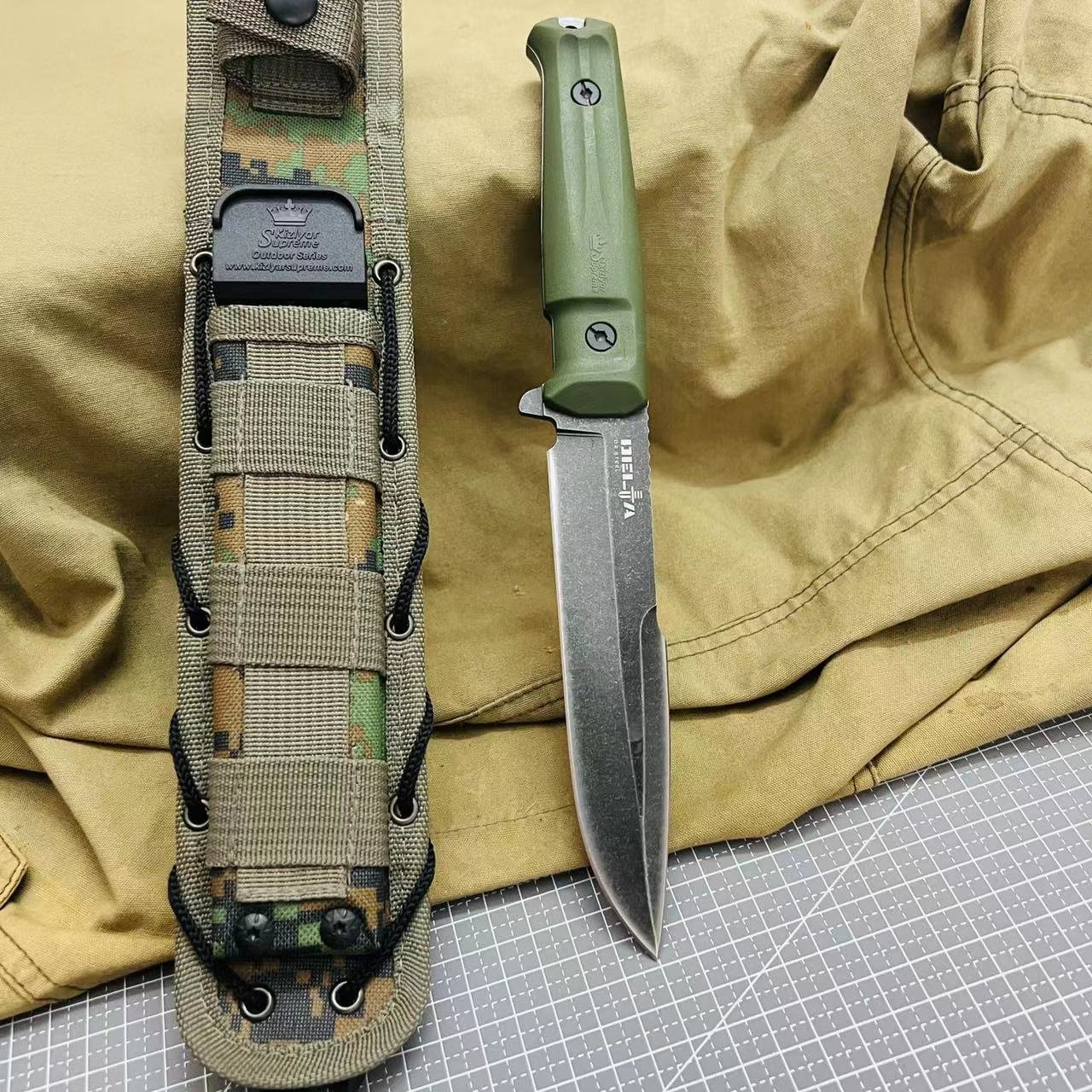A new Russian-Kizlia portable camper with a small knife to defend himself