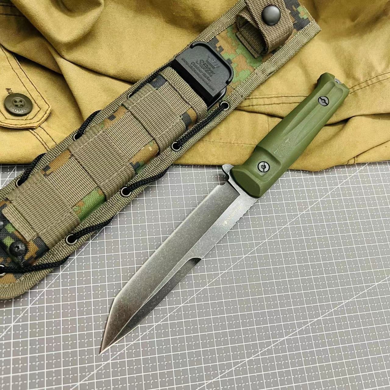 A new Russian-Kizlia portable camper with a small knife to defend himself