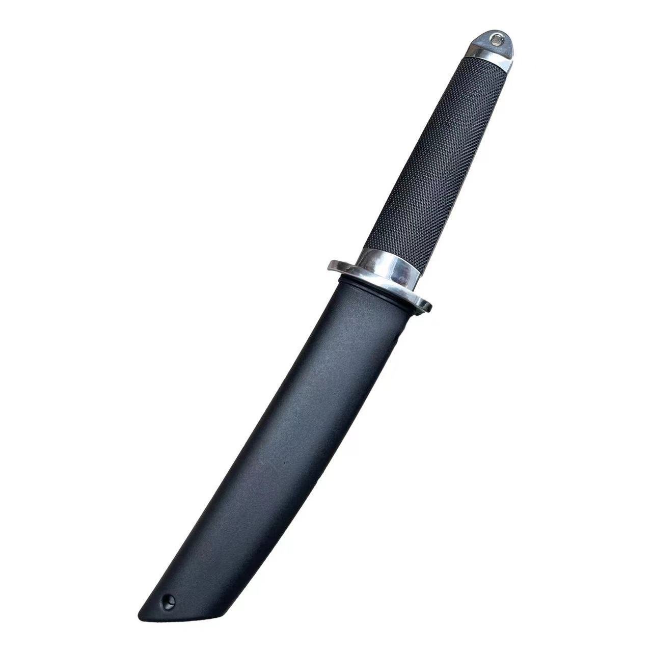 The field camp for outdoor survival uses a lot of knives with a high-strength