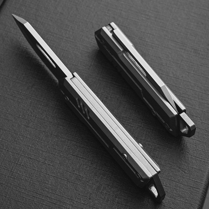 D2 STAINLESS STEEL HIGH-HEAVY MINI-CLIPS, OPEN THE BOX AND OPEN THE DELIVERY VEHICLE D2 STEEL WITH A KNIFE