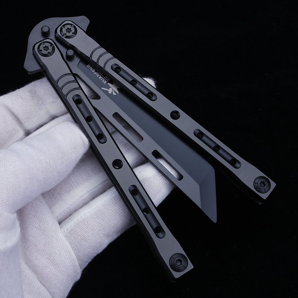 THE 5TH-GENERATION SAFETY BUTTERFLY KNIFE, CSGO, FOLDED THE KNIFE, AND THE SWORD WAS THROWN