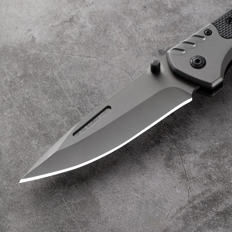 A small knife is so hard that you can walk with your family's knife and use a multi-purpose knife to defend yourself