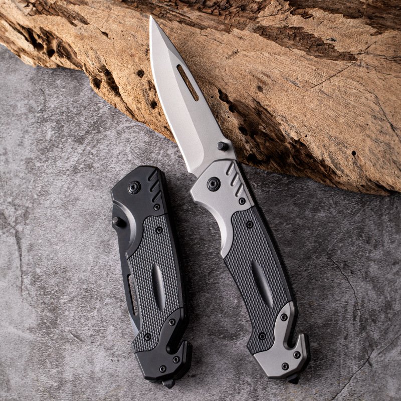 A small knife is so hard that you can walk with your family's knife and use a multi-purpose knife to defend yourself