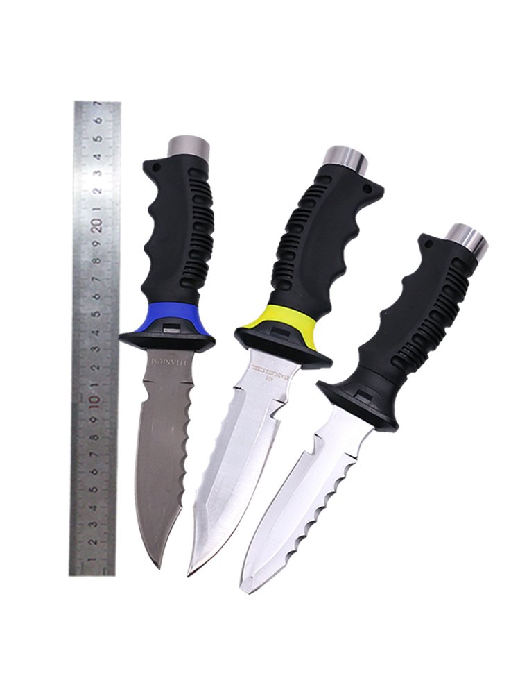 Camping adults with stainless steel and life-saving cutters in life-scratches tied with rescue ropes
