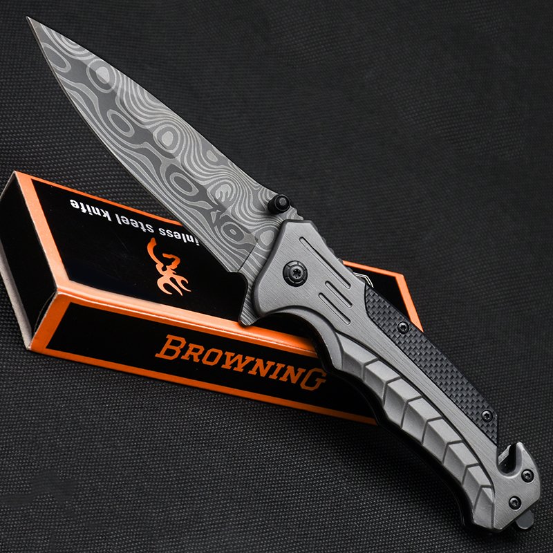 Folding knife, fruit knife and steel handle, and a guacamole knife in a sharp dormitory