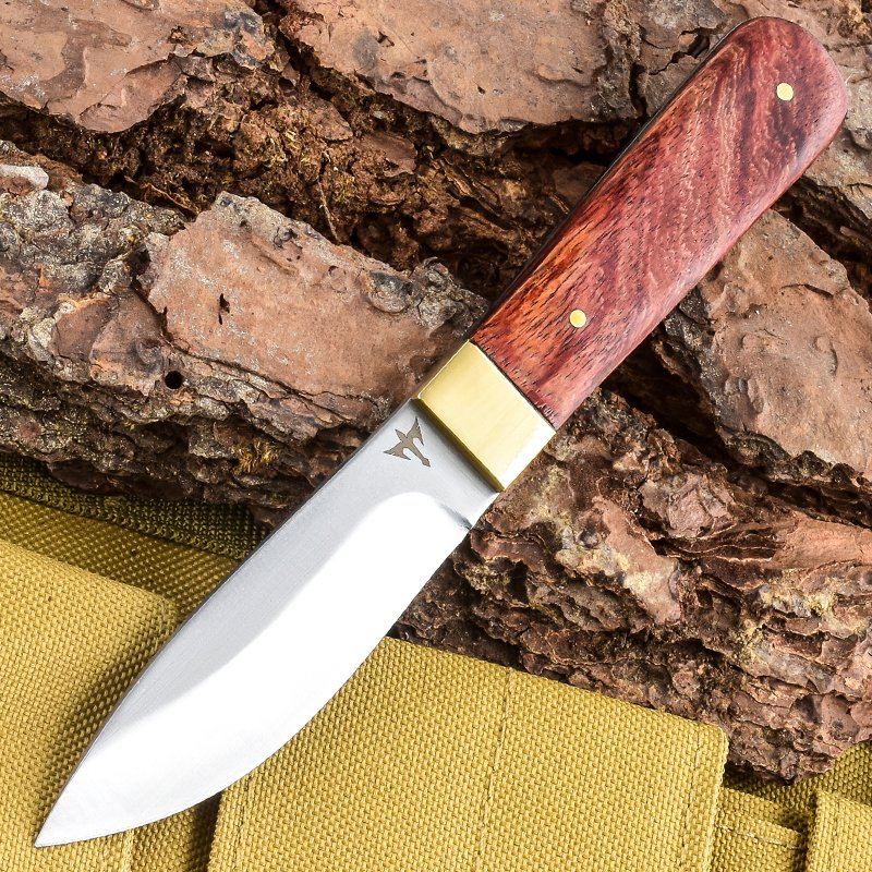 Field protection camper with a high-strength, straight-stabbing, life-saving knife