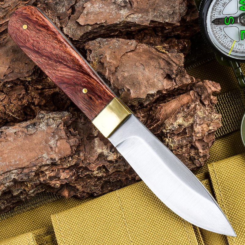 Field protection camper with a high-strength, straight-stabbing, life-saving knife