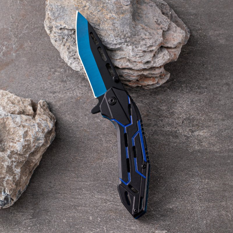The exterior blades were more sharp than the cleavers, the fruit knife, the field camping, and the knife