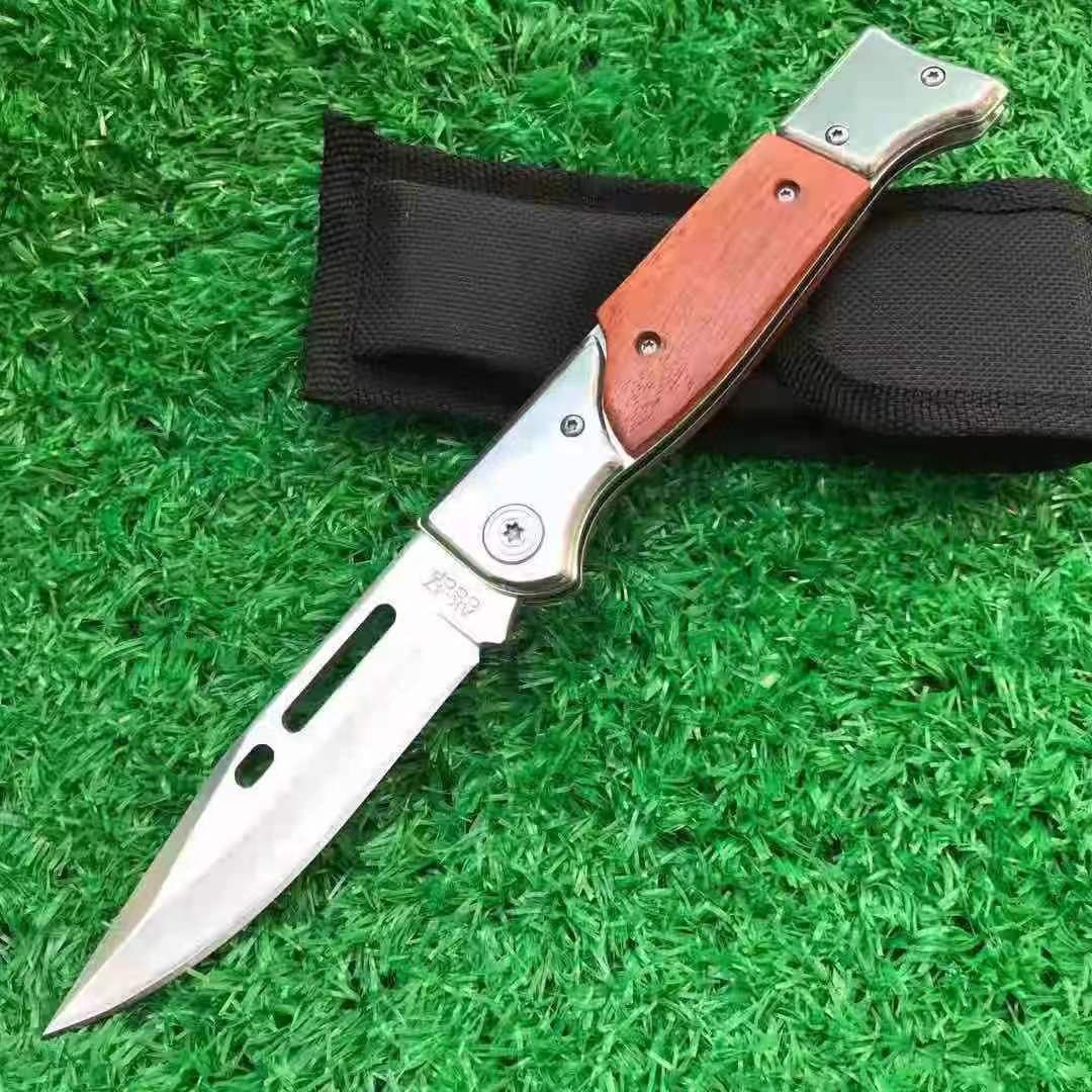 The Swiss Army's multipurpose camper for life in the field carries a small knife to carry an outside knife