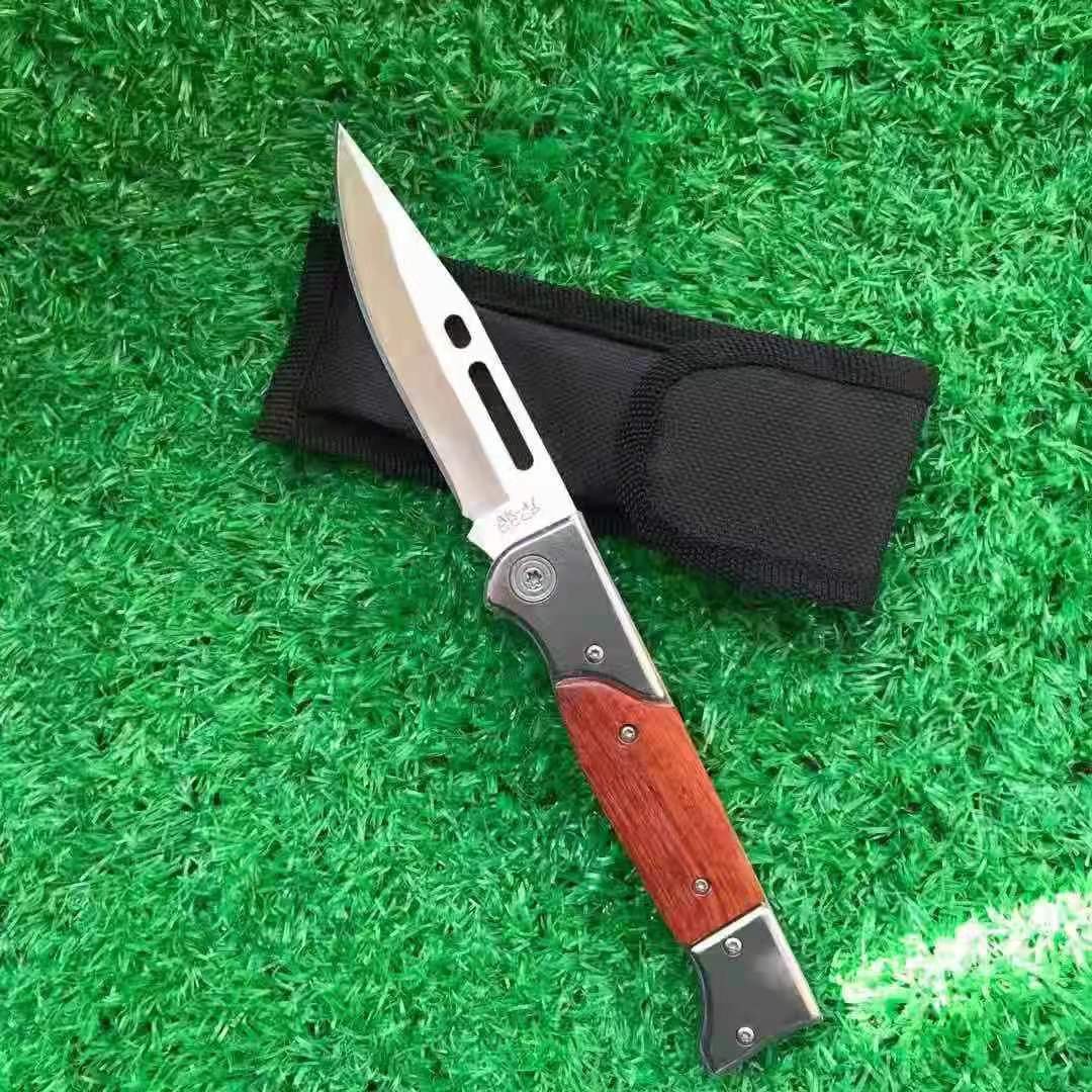 The Swiss Army's multipurpose camper for life in the field carries a small knife to carry an outside knife