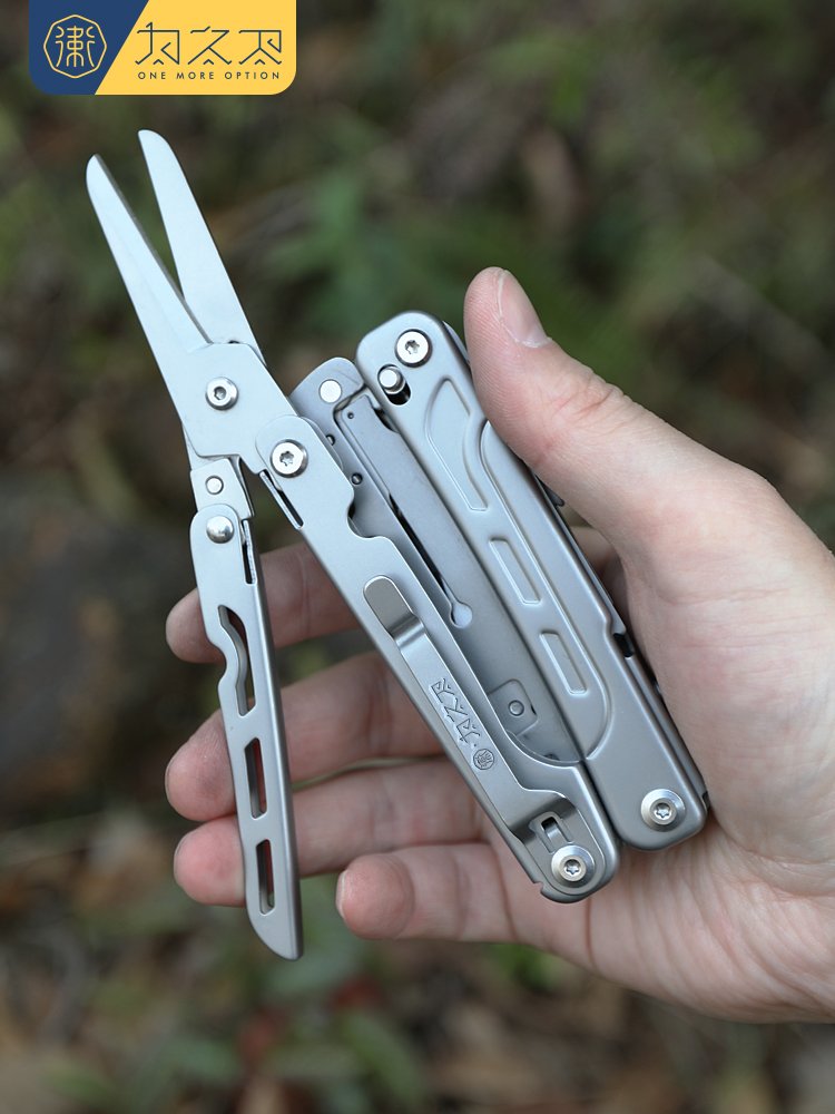 The exterior multi-purpose plier folding of the scissor and the Swiss Army's emergency scissor camping tool