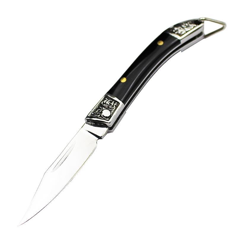 A small knife, a hand-to-hand folder, a hand-to-door sharp-to-door key to the box to unload the fruit knife