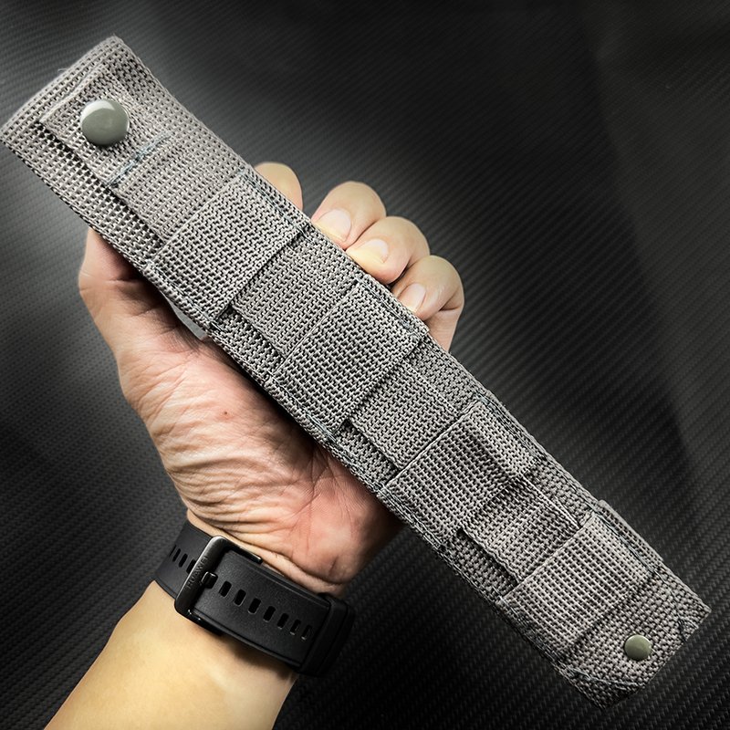 The field camp for outdoor survival uses a lot of knives with a high-strength