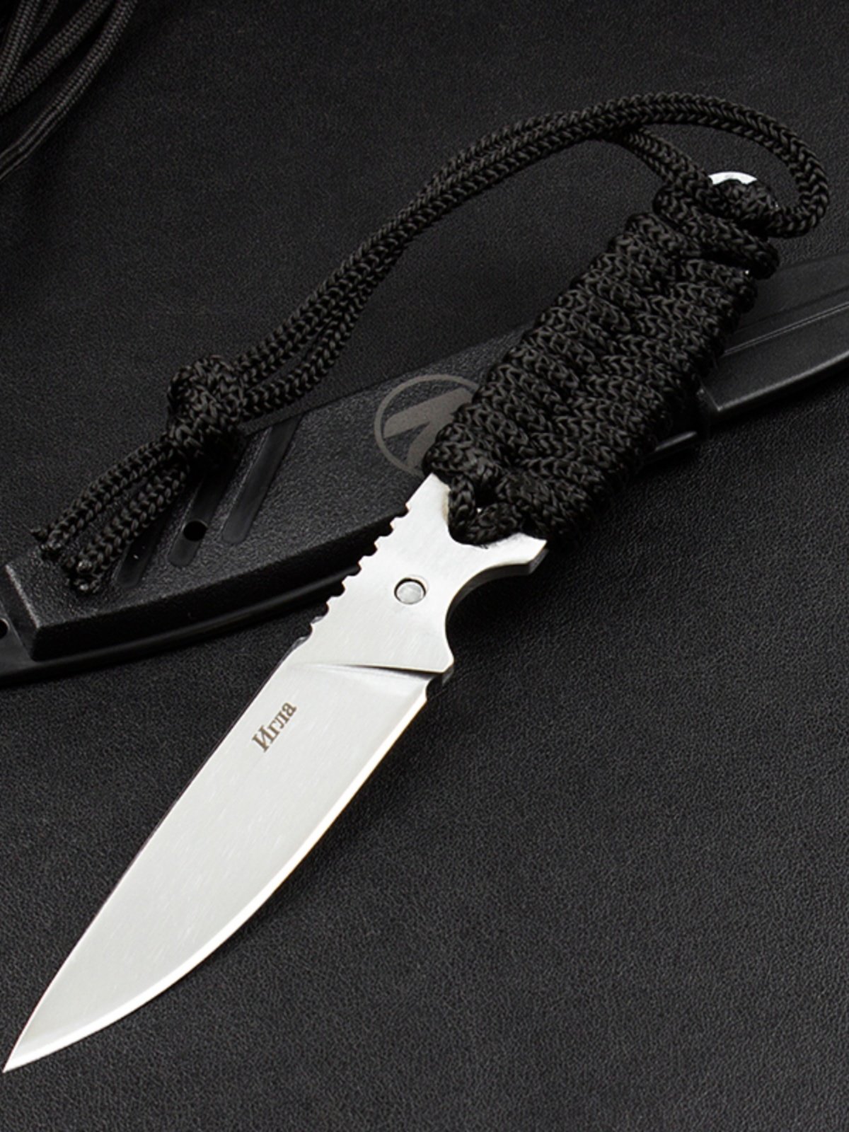 The camper's knife is so hard and so hard to survive in the wilderness