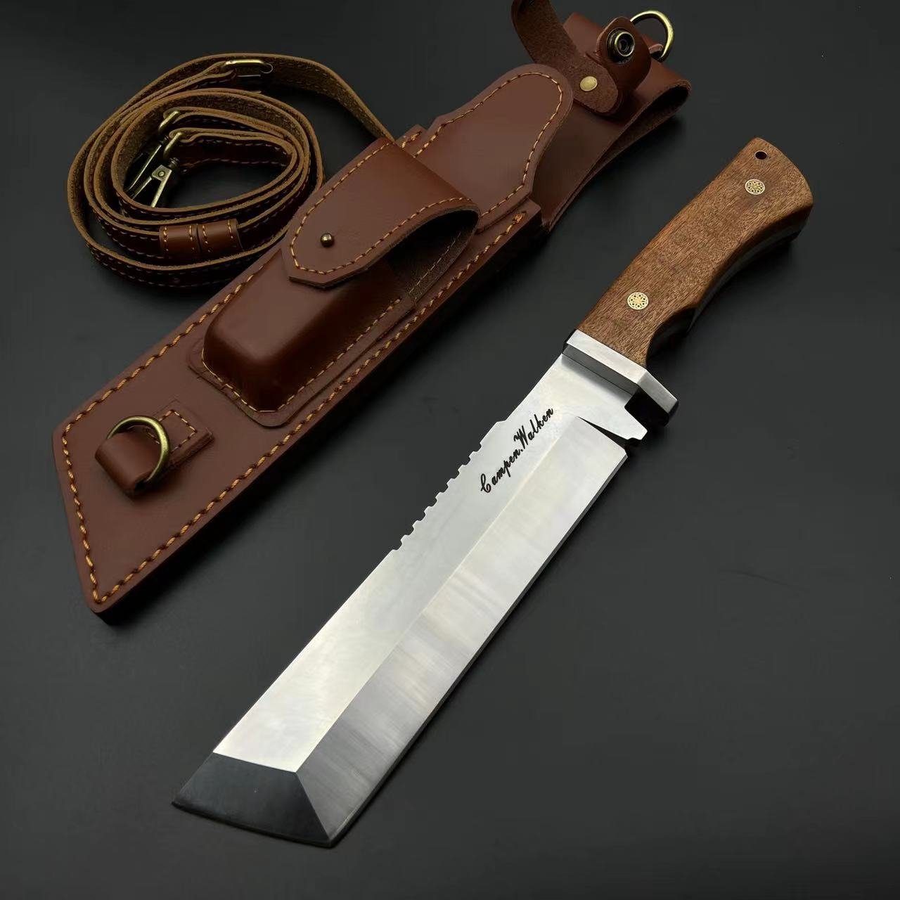 An open-door knife with a high-strength wood knife and a field knife to climb up the hill