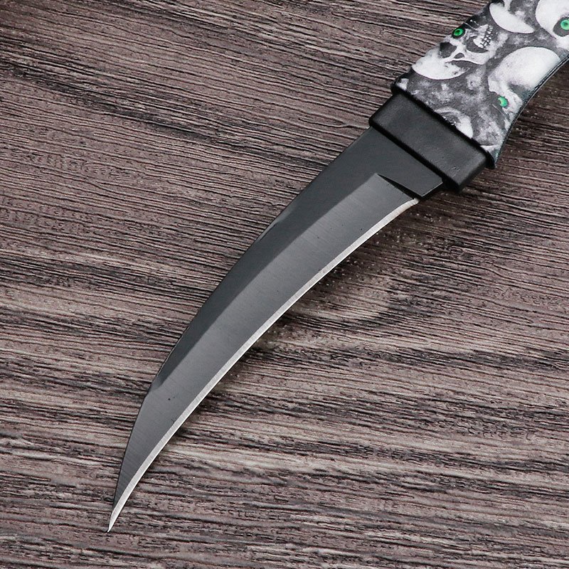 An open-air protection comb with a fruit knife and a multi-purpose field claw