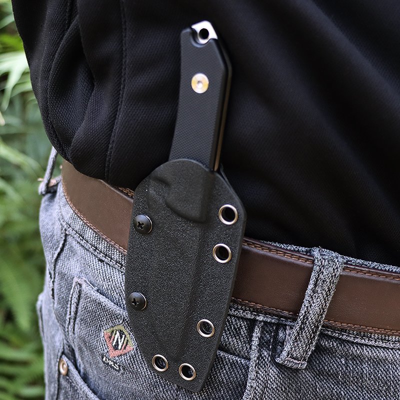 AN OUTDOOR KNIFE WITH A MOORING KNIFE TO SURVIVE, A MOUNTAIN CAMPING KNIFE WITH A K-SHELL KNIFE WITH A HIGH-HARD PROTECTION KNIFE