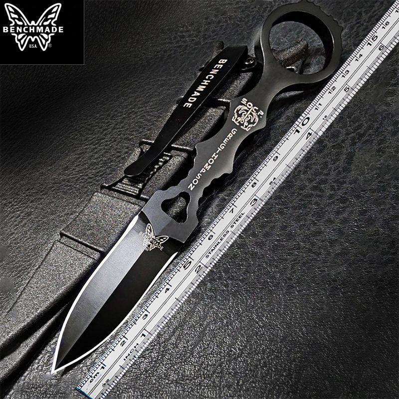The field camp with a high-intensity knife to defend itself from the wilderness