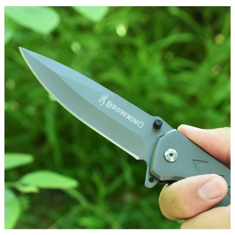 German multifunctional folding of fruit blades with a high degree of hardness and a field vehicle with a body-protected knife for camping knives