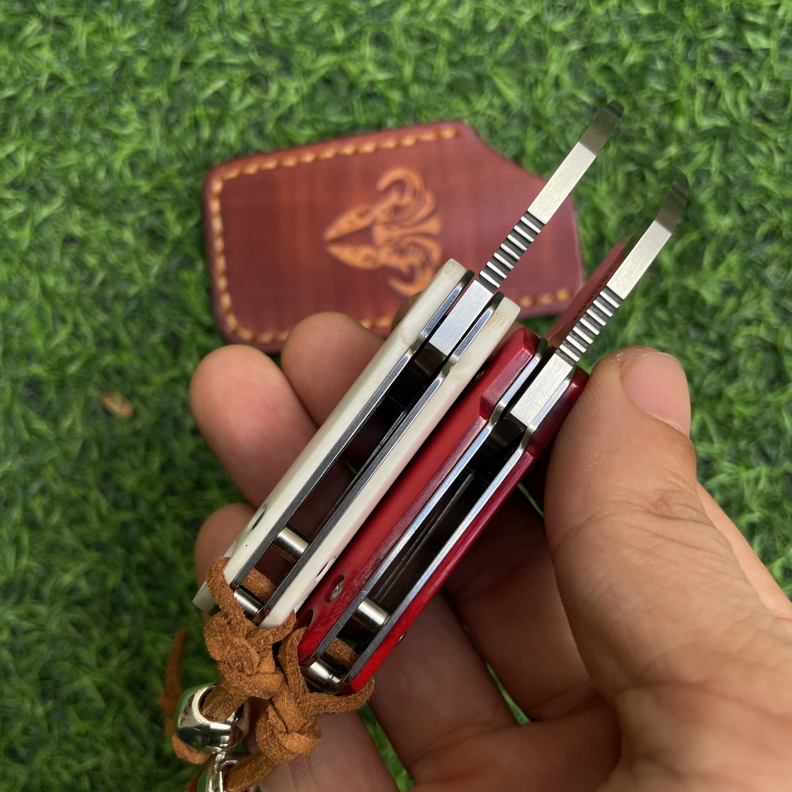 ALL OVER THE COUNTRY, WITH A HIGH-STRENGTH BOVINE BONE KNIFE, A CAMPING KNIFE WITH A KEY DELIVERY KNIFE, A HANDMADE EDC