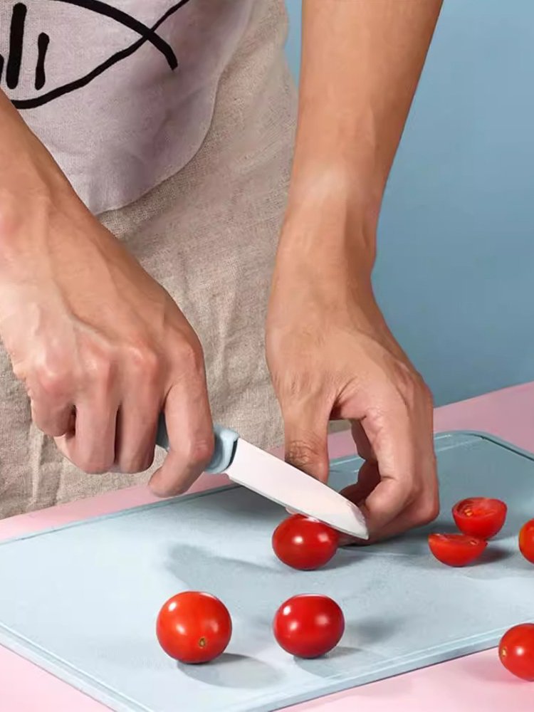 The fruit-cleaver stainless steel folder goes to the cleaver's kitchen for the cleaver students