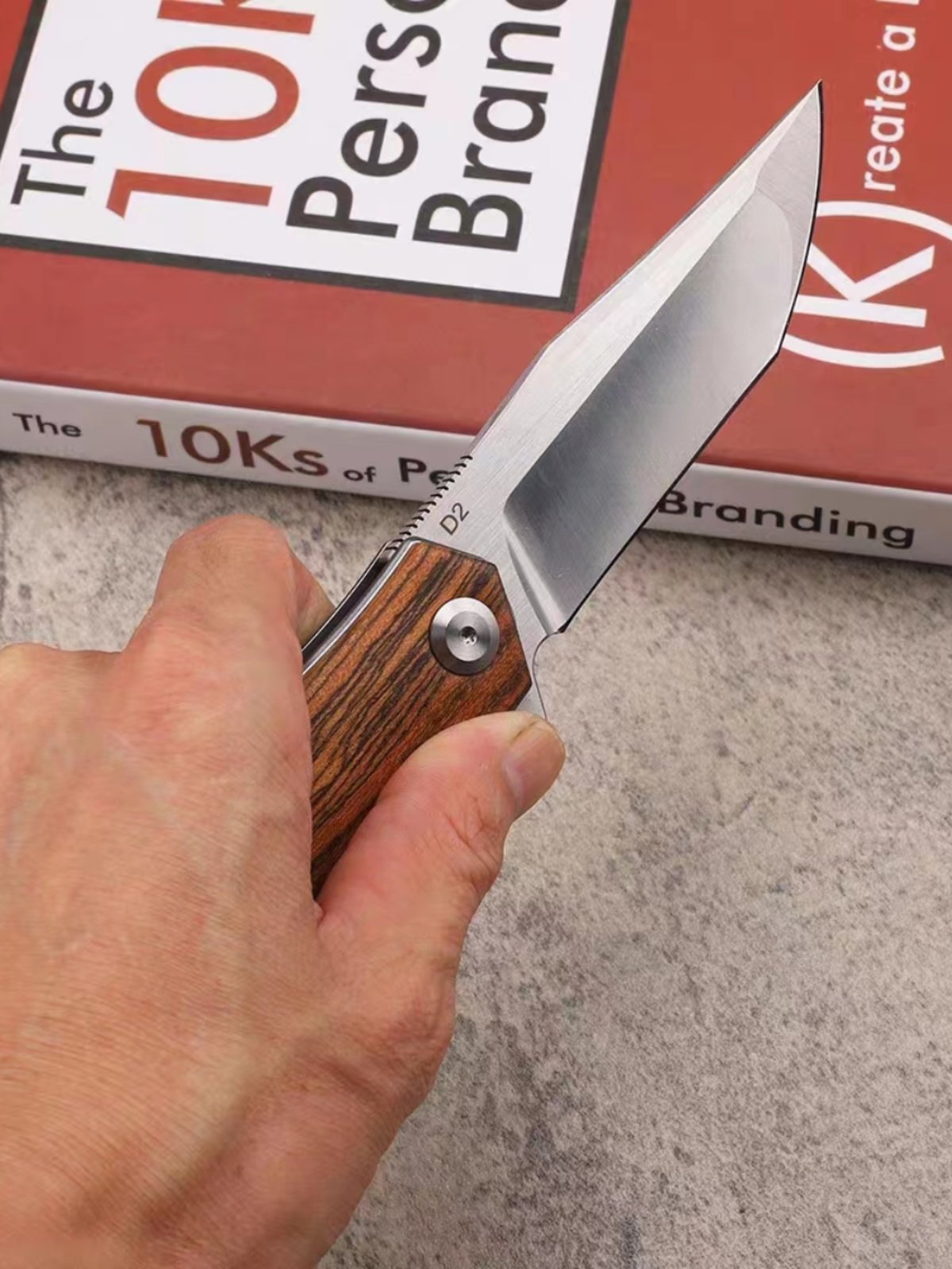 HIGH-HARD D2 STEEL FIELD STEEL KNIFE EDC PORTABLE FOLDING KNIFE FOR PROTECTION OF BODY BLADES