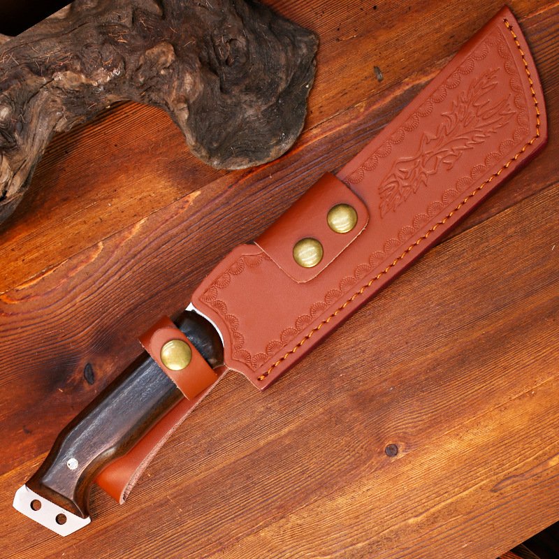The field cutters and chopsticks camping cooks with sharp edges