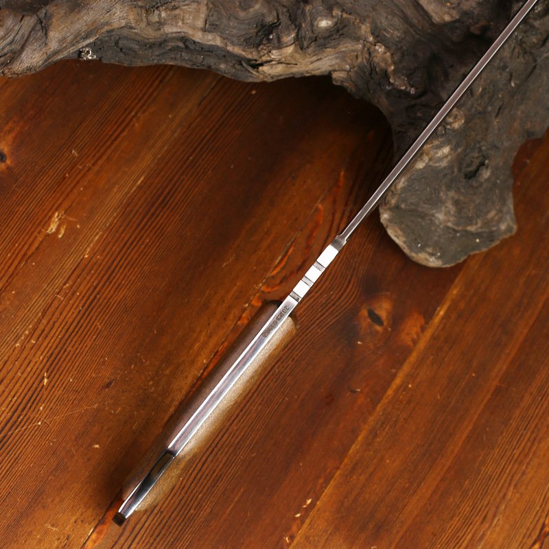 The field cutters and chopsticks camping cooks with sharp edges