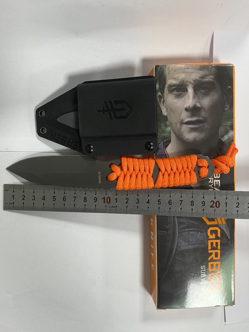 A field camping tool, a fruit knife, a field paratrooper, a field life knife