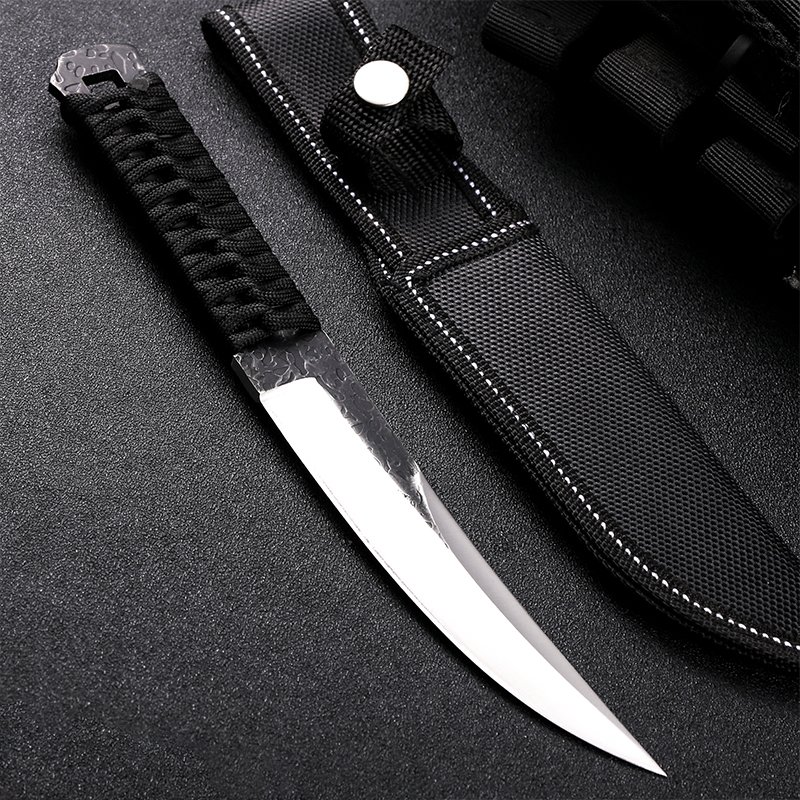 The field camp for outdoor survival uses a lot of knives with a high-strength