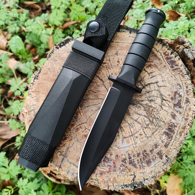 The camper's life knife was accompanied by a sharp, high-string, high-strike, straight-to-out camper