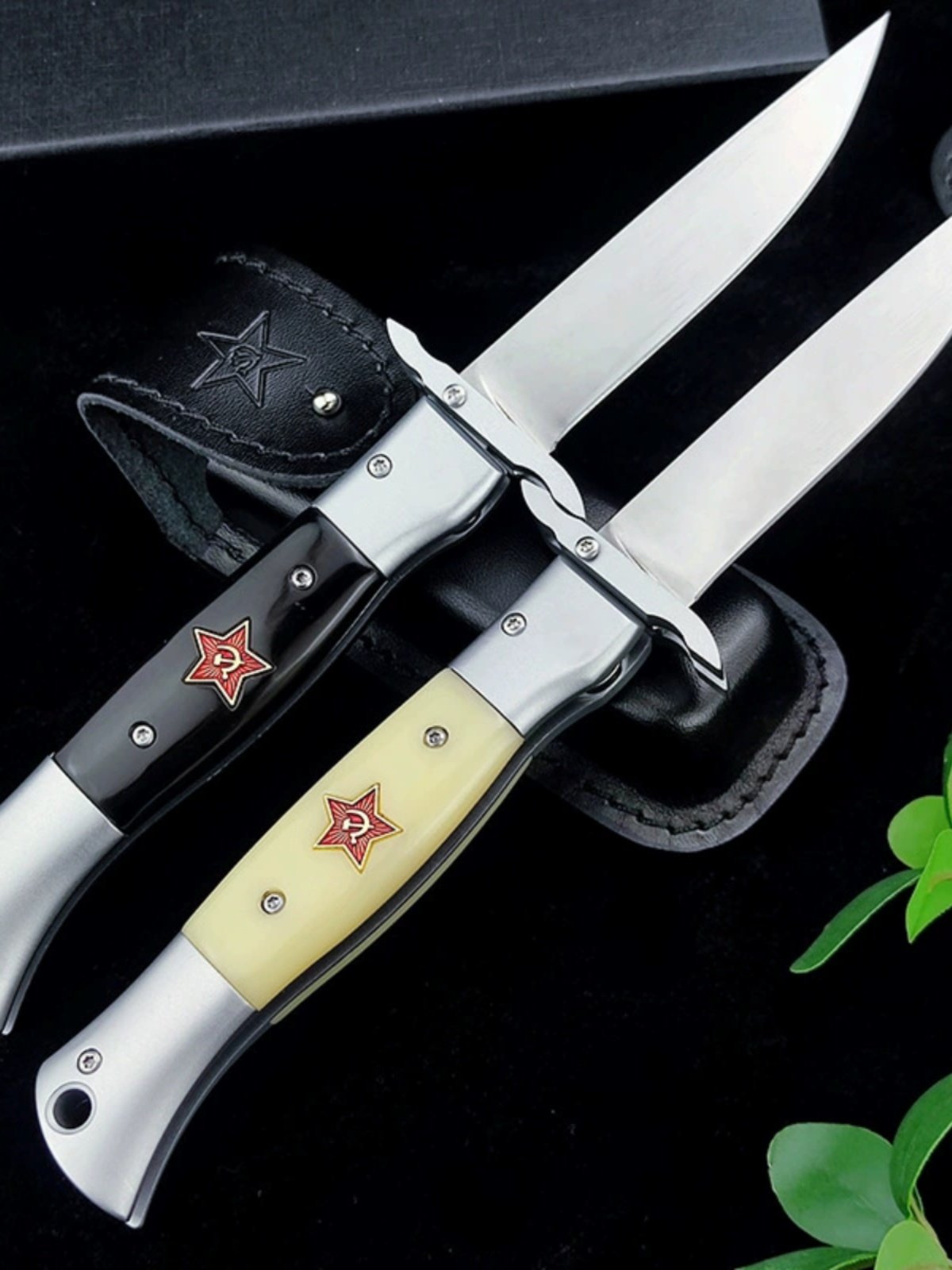 The Russian patriots camped for their survival in the open with a knife and a knife to collect the fruit