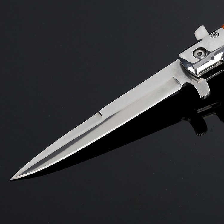 A high-strength, non-directional knife with a camper's knife to unload and deliver an outdoor knife and a fruit knife to fold