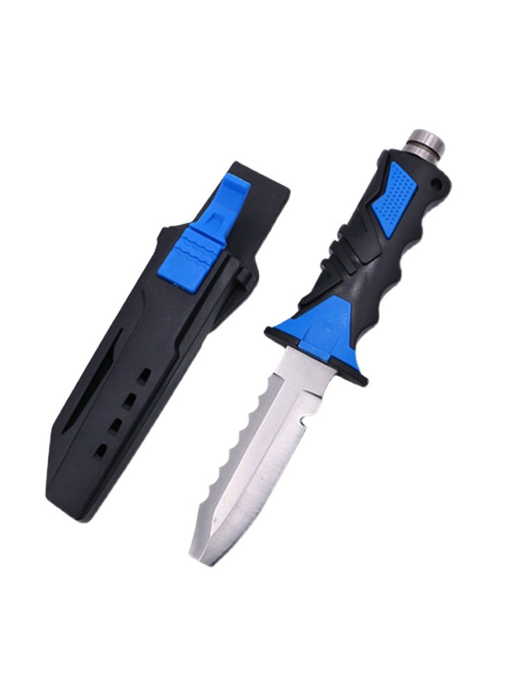 Camping adults with stainless steel and life-saving cutters in life-scratches tied with rescue ropes