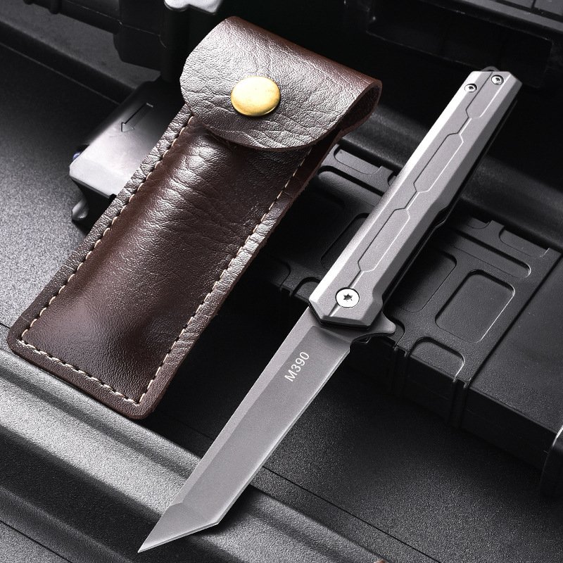 A multi-purpose fruit knife with a full-capable steel knife to camp outside the mountain
