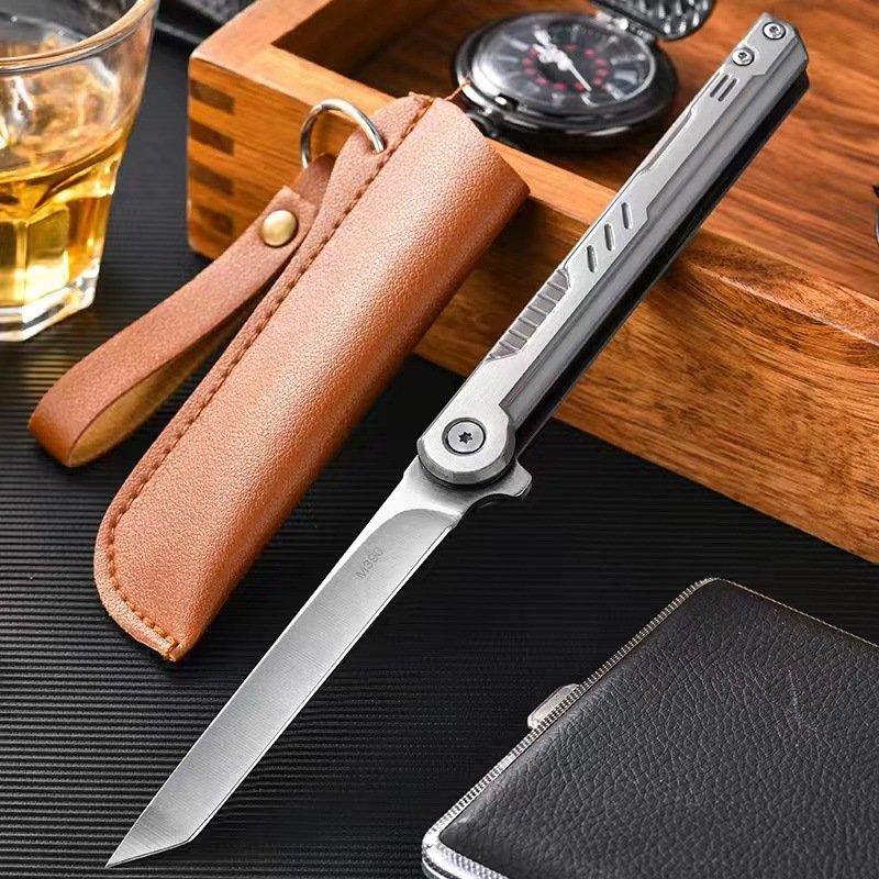 A small knife on the outside and a slashing knife on the camp