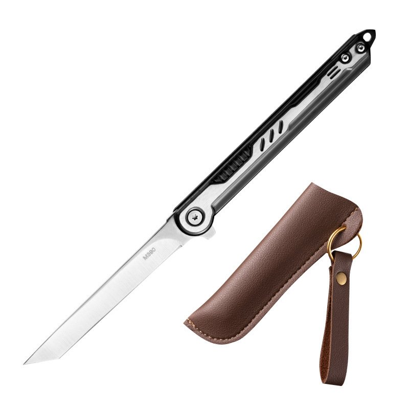 A small knife on the outside and a slashing knife on the camp