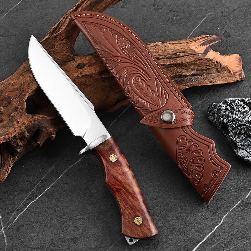 The outdoor barbeque, the fruit knife, the high-strength knife, carries the fruit knife with him