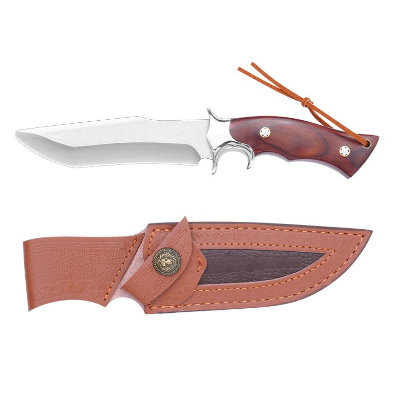 Swords and knives compared to first-hand knives for field survival