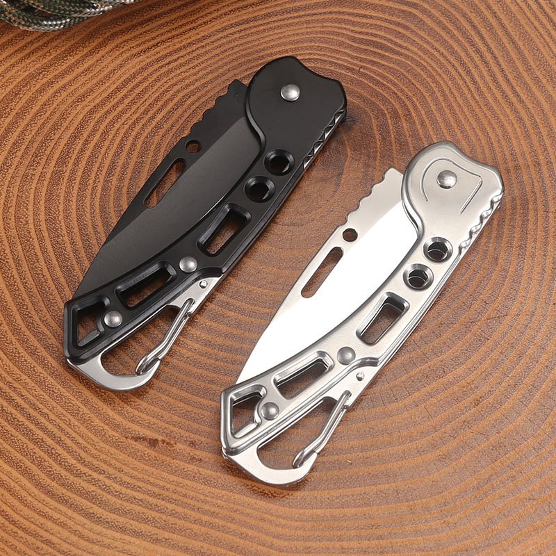 The stainless steel family uses a fruit knife with a small knife to break the delivery key button