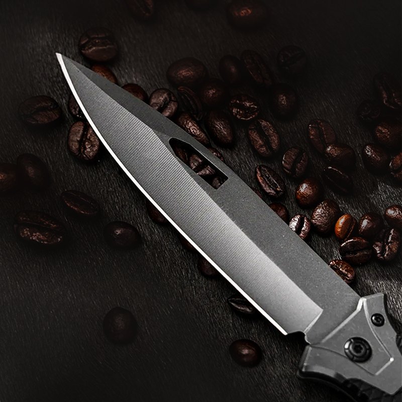 The camper's life knife was accompanied by a sharp, high-strength folding knife, an outdoor survival knife with a body-proof fruit knife