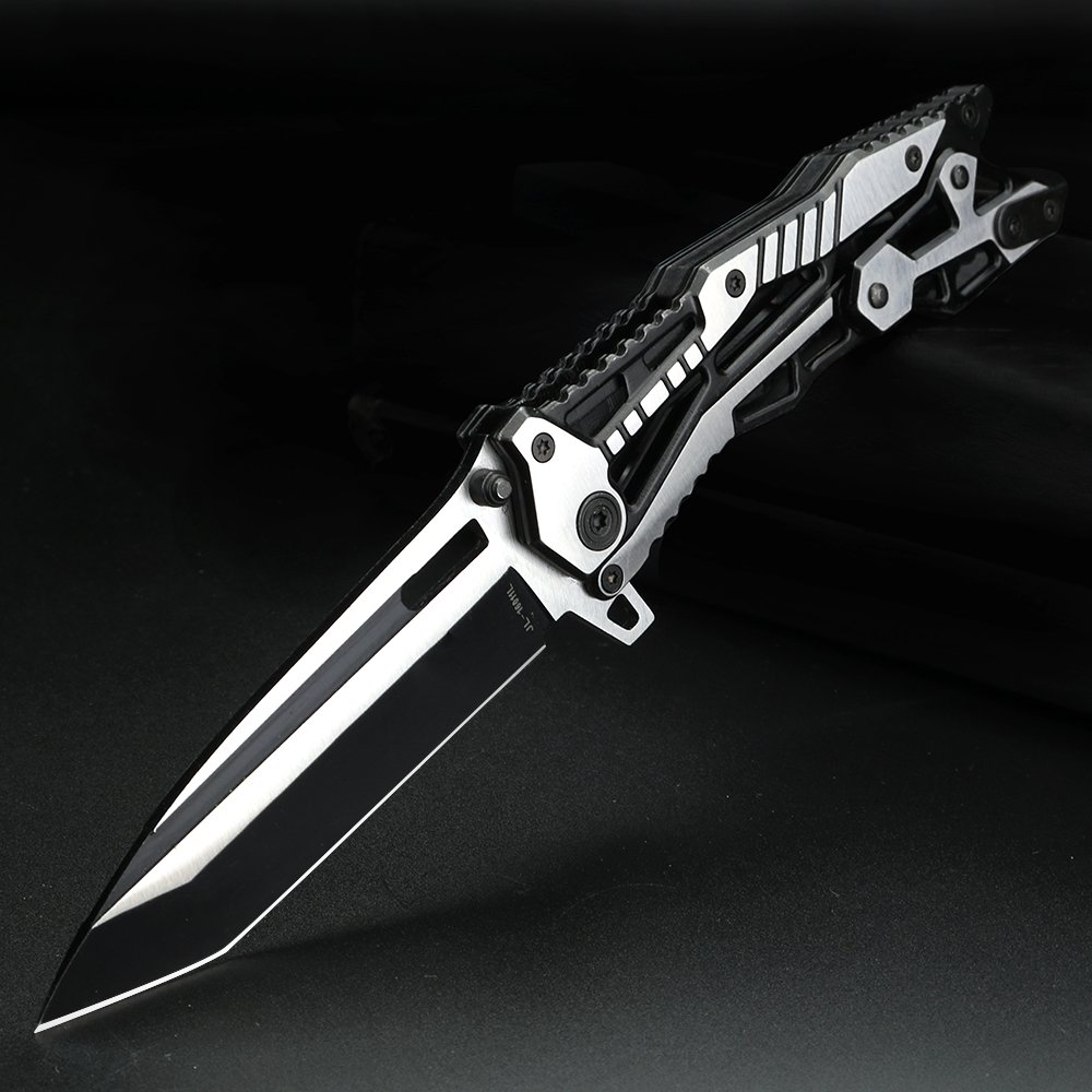 THE HYENA D2 STEEL WITH THE KNIFE IS A MECHANICAL FOLDING OF THE KNIFE IN THE FIELD